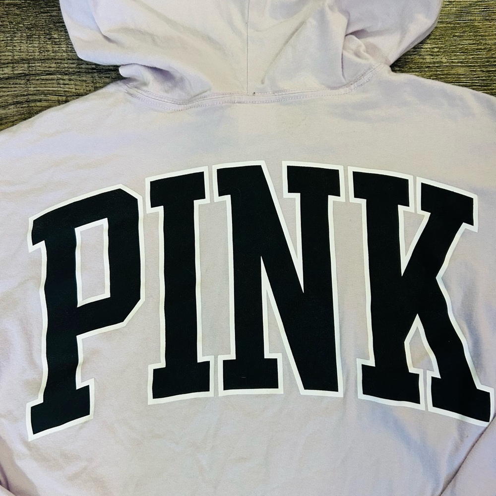VS PINK 💜CAMPUS LOGO LIGHTWEIGHT LS HOODED TOP - Picture 5 of 7